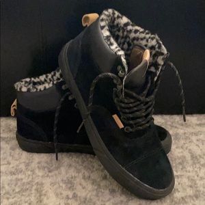 Van’s Hi Top - Black lined - Men’s 9.5/Women’s 11